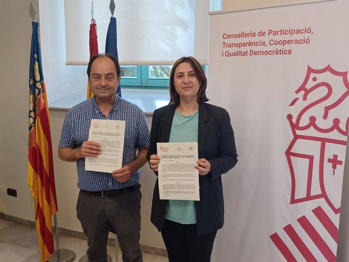 Firma d'un conveni entre Juristes Valencians i la Generalitat