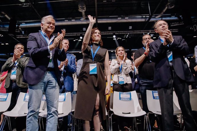 La presidenta de la Comunidad de Madrid, Isabel Díaz Ayuso, es aplaudida como nueva presidenta del PP de Madrid durante la primera jornada del XVII Congreso del Partido Popular de Madrid, en Feria de Madrid IFEMA, a 21 de mayo de 2022, en Madrid, (Españ