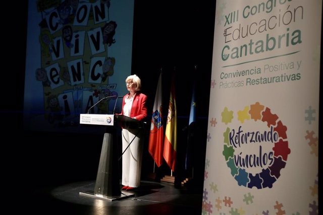 La consejera de Educación, Marina Lombó, durante la clausura del XIII Congreso de Educación de Cantabria.