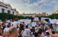 Protesta en La Algaba (Sevilla) en demanda de que la Junta no suprima una de las líneas del CEIP Purísima Concepción