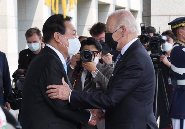 El presidente de Corea del Sur, Yoon Suk Yeol, recibe a su homólgo estadounidense, Joe Biden, en la capital surcoreana de Seúl