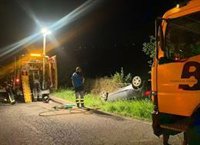 Una conductora herida tras volcar en Luces (Colunga)