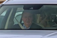 Juan Carlos I, a la salida de la casa de Pedro Campos en Sanxenxo (Pontevedra): Me encuentro "muy bien"