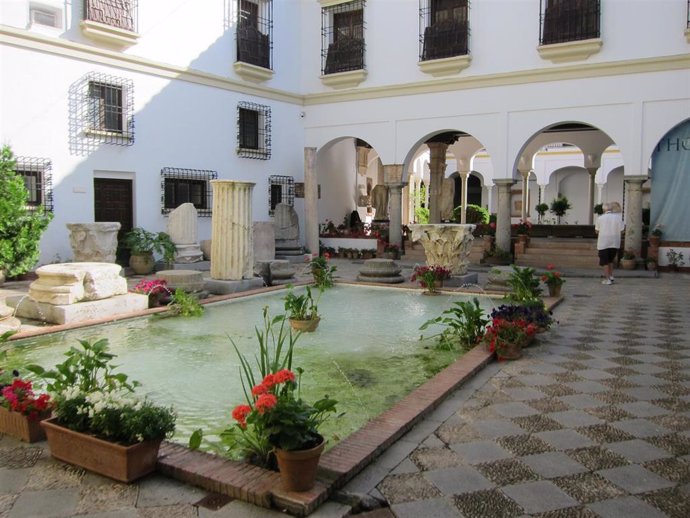 Archivo - Patio de entrada al Palacio de los Páez, sede del Arqueologico, en una imagen de archivo