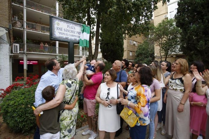 Rotulación de una plaza en Ciudad Aljarafe con el nombre de 'Pepe el carpintero'