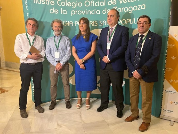 Fernando Simón y la consejera Sira Repollés han participado en unas jornadas sobre la profesión veterinaria