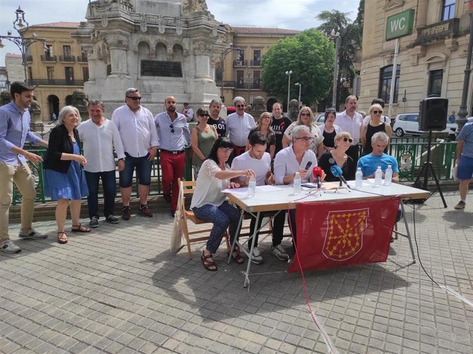Agrupaciones municipales de izquierdas de Navarra presentan en Pamplona la coordinadora que han puesto en marcha para defender sus necesidades.
