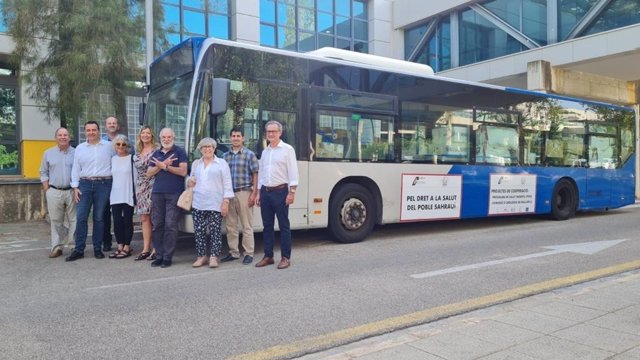 La EMT de Palma embarca ocho autobuses en la caravana humanitaria de la Asociación de Amigos del Pueblo Saharaui