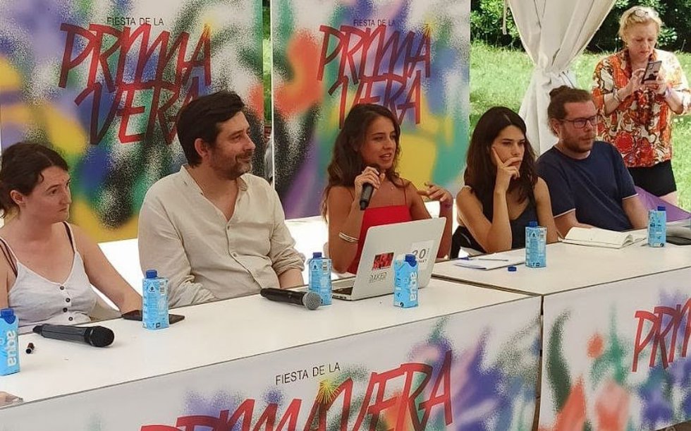 La vicepresidenta del Parlament y diputada de Podemos, Gloria Santiago, en una de las charlas-debate de la Fiesta de la Primavera, titulada '¿Puede la monarquía sobrevivir a la corrupción?'