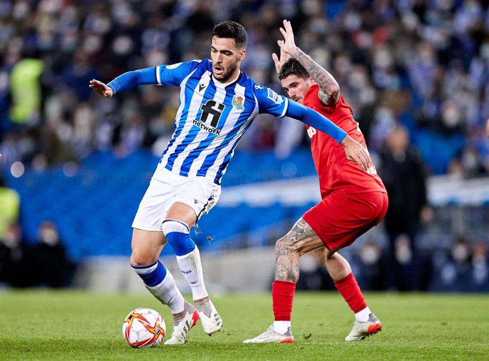 Archivo - Mikel Merino y Rodrigo de Paul en el Real Sociedad-Atlético de Copa del Rey