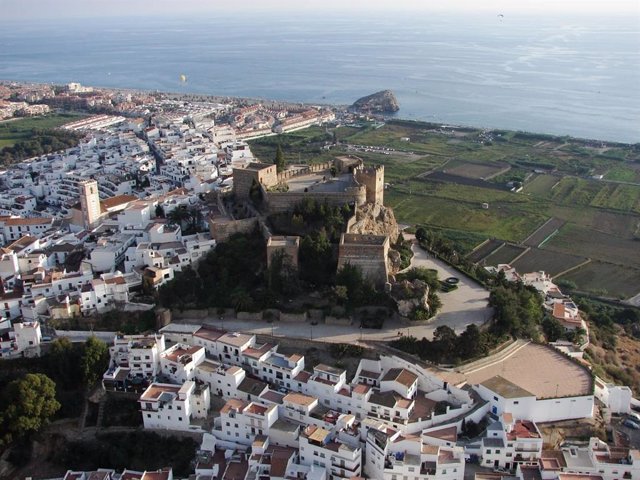 Vistas de Salobreña (Granada) en  imagen de archivo.