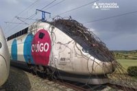 Un dispositivo atiende a los paajeros del tren que ha derribado la catenaria, entre Cetina y Alhama