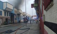 Afectadas varias naves industriales por un incendio en un polígono de Ogíjares (Granada)