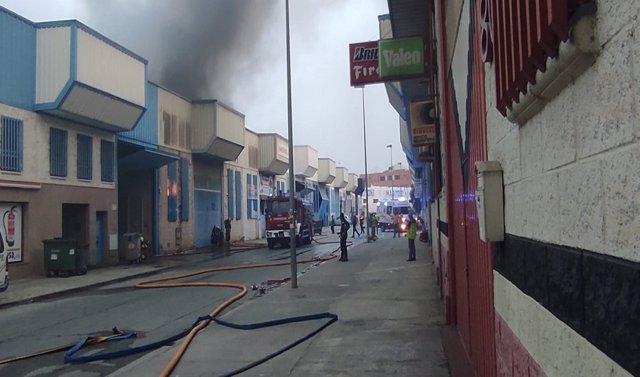 Incendio en un polígono de Ogíjares (Granada).