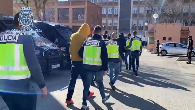 Archivo - Momento de la detención de 15 miembros de los Trinitarios y 4 de los DDP por varias reyertas entre bandas en Madrid