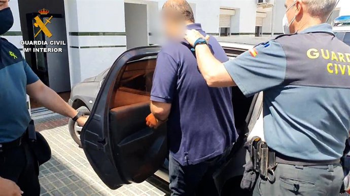 Detenido un acusado de grabar a mujeres en los asesos de una clínica de Mairena del Aljarafe (Sevilla).