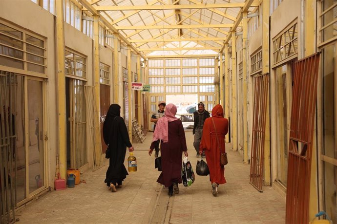 Mujeres en un mercado de la ciudad de Bamiyan, Afganistán