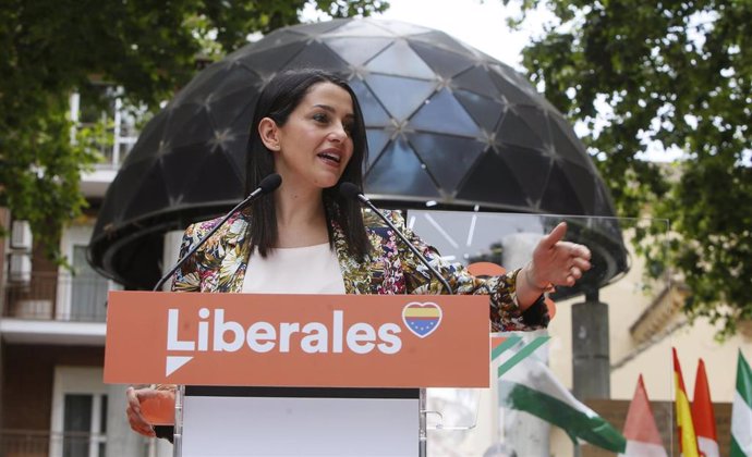 La presidenta de Ciudadanos (Cs), Inés Arrimadas, y el coordinador autonómico de Cs y candidato a la Presidencia de la Junta, Juan Marín, en la presentación de los candidatos del partido liberal en las ocho provincias andaluzas