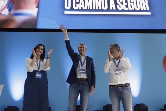 Rueda saluda en el Congreso del PPdeG. 