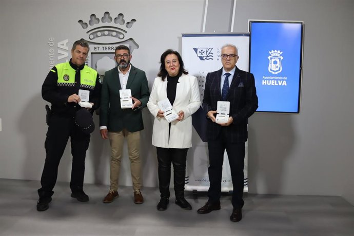 Acuerdo del Ayuntamiento de Huelva y el Colegio Oficial de Veterinarios para la incorporación a la Policía Local de diez nuevos lectores para la identificación animal