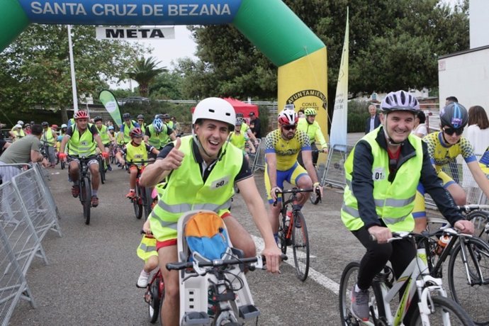 El vicepresidente y consejero de Universidades, Igualdad, Cultura y Deporte, Pablo Zuloaga, en el Día de la Bicicleta de Santa Cruz de Bezana