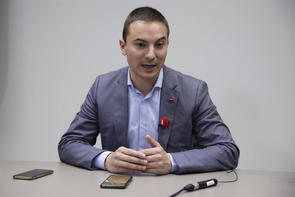 Archivo - El secretario general del PSOE de Madrid, Juan Lobato, durante una entrevista para Europa Press.