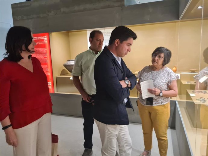 Enrique Moreno, candidato de Ciudadanos (Cs) por la provincia de Jaén a las elecciones autonómicas del 19 de junio, y diputado en el Parlamento de Andalucía por la formación liberal, en una visita al Museo de Arte Íbero