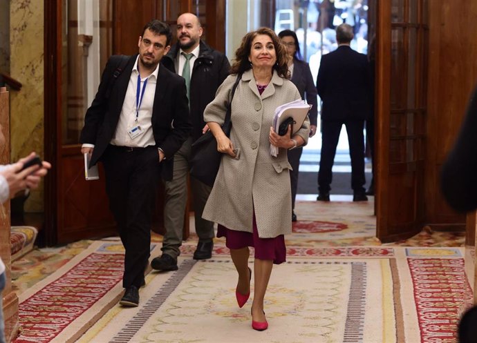 La ministra de Hacienda y Función Pública, María Jesús Montero, a su llegada a una sesión plenaria, en el Congreso