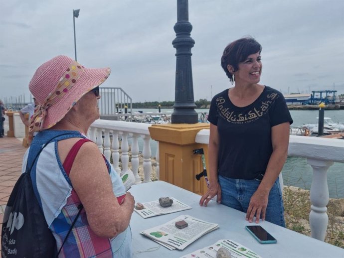 La candidata de Adelante Andalucía a la Junta, Teresa Rodríguez, en El Puerto de Santa María (Cádiz).