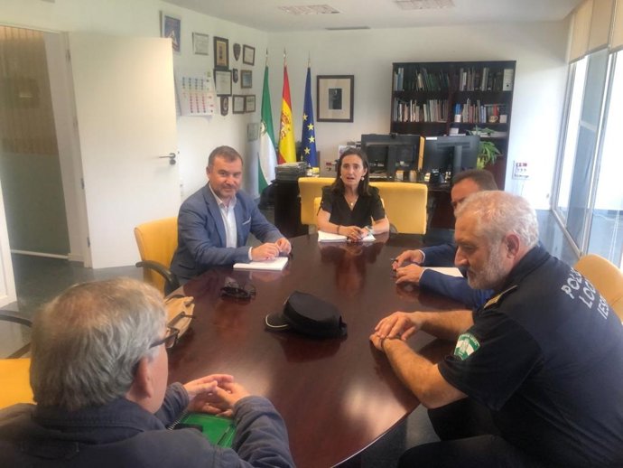Reunión para impulsar la creación de una Escuela Municipal de Policía Local en Jaén