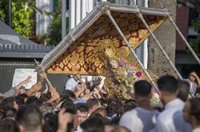 La procesión extraordinaria de la Virgen del Rocío se desarrolla con normalidad y registra solo incidencias leves