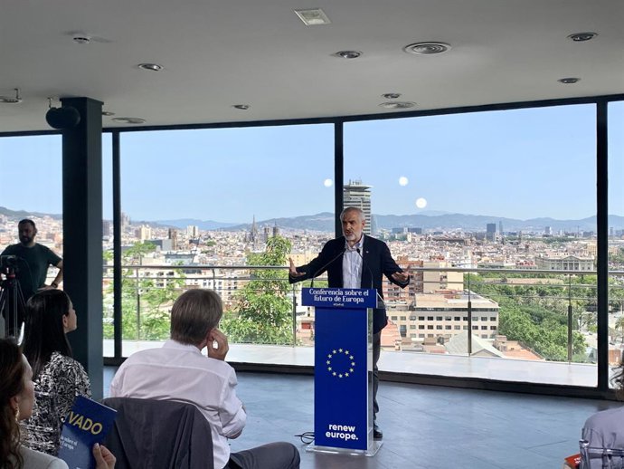 El líder de Cs a Catalunya, Carlos Carrizosa, durant la seva intervenció en l'acte 'En defensa de la ciutadania i la democrcia' a Barcelona