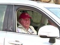 Don Juan Carlos I espera del día de mañana "muchos abrazos y ver a la familia"