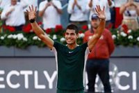 Alcaraz empieza por la vía rápida en París