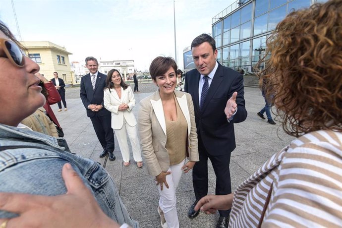 La ministra de Política Territorial y  Portavoz del Gobierno, Isabel Rodríguez, a su llegada al 'Encuentro de alcaldesas', en A Coruña.