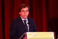 Almeida acusa al PSOE de "asentir de manera cómplice" a los "insultos" de Unidas Podemos a la monarquía