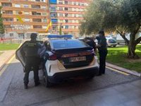 Dos agentes fuera de servicio evitan que dos mujeres roben 400€ en ropa deportiva en Cullera