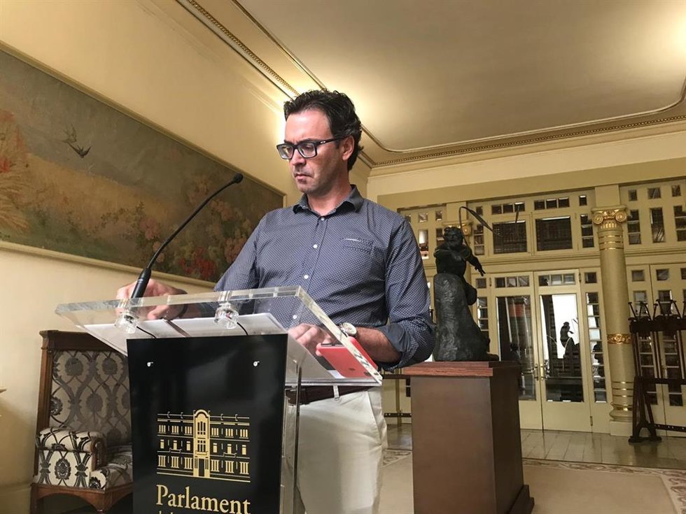 Archivo - El portavoz adjunto del PP, Toni Costa, en el Parlament.