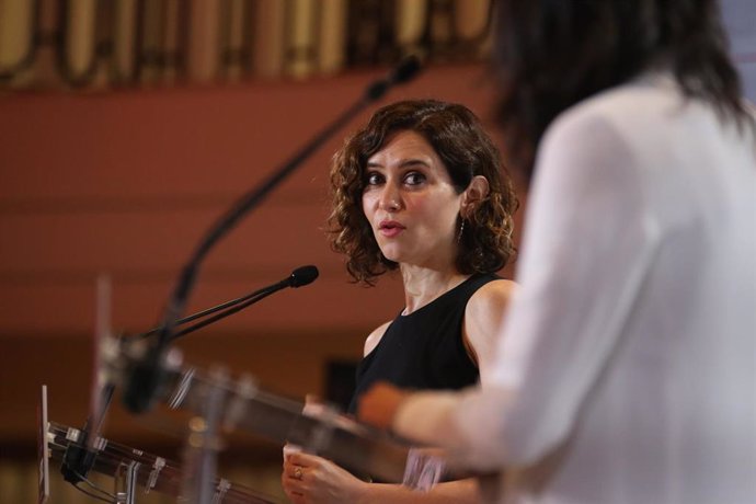 La presidenta de la Comunidad de Madrid, Isabel Díaz Ayuso, interviene en un desayuno informativo organizado por el diario digital El Debate