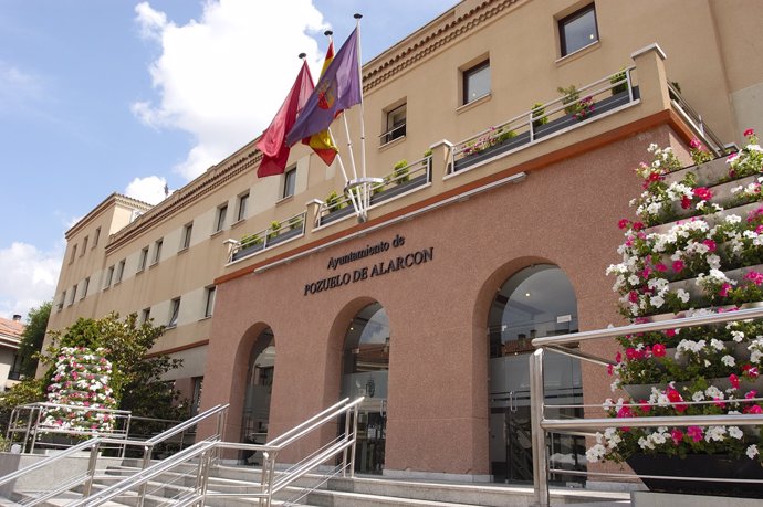 Archivo - Fachada del Ayuntamiento de Pozuelo de Alarcón.