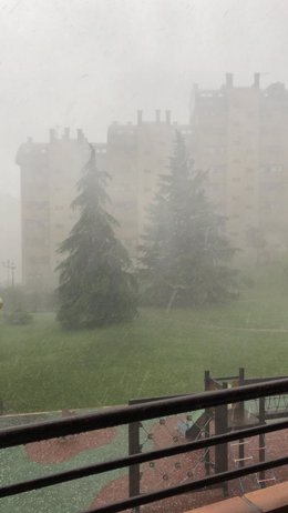 Tormenta en Oviedo registrada este domingo