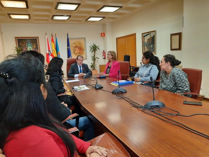 Familiares de víctimas del Pitanxo reunidos con Abel Caballero.