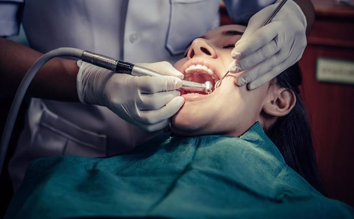 Archivo - Paciente en el dentista.