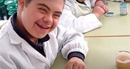 Alumno del CEE María Corredentora en uno de los talleres.