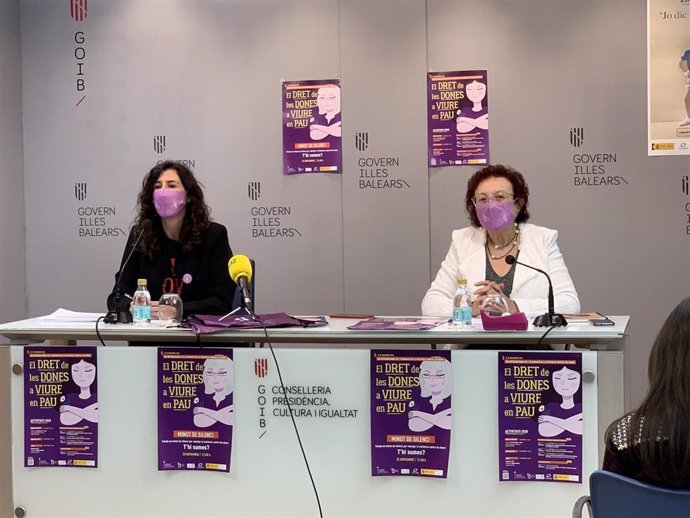 Archivo - La directora del Institut Balear de la Dona, Maria Duran, y la directora general de Primera Infancia, Innovación y Comunidad Educativa, Amanda Fernández.