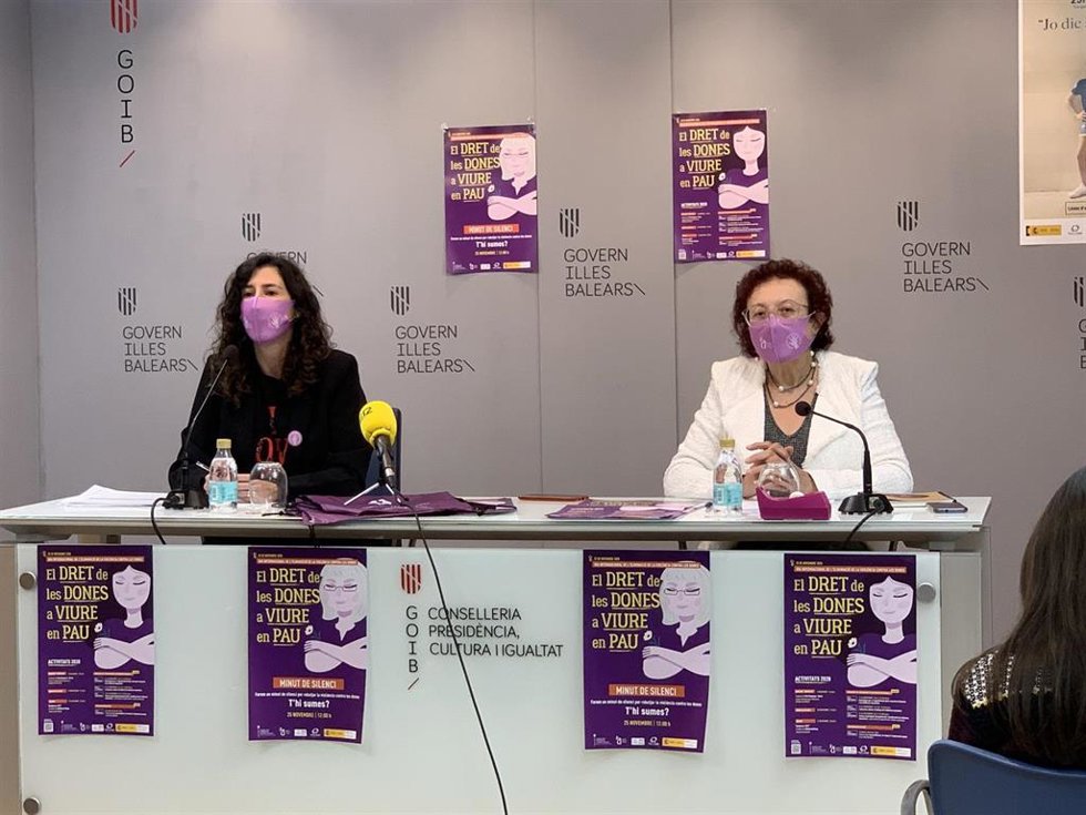 Archivo - La directora del Institut Balear de la Dona, Maria Duran, y la directora general de Primera Infancia, Innovación y Comunidad Educativa, Amanda Fernández.