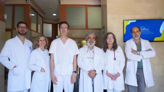 Archivo - Equipo médico del Centro de Rehabilitación de Daño Cerebral 'Crecer'.