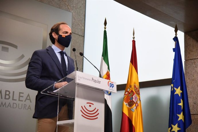 Archivo - El portavoz de Turismo del Grupo Popular en la Asamblea de Extremadura, Juan Parejo, en una imagen de archivo