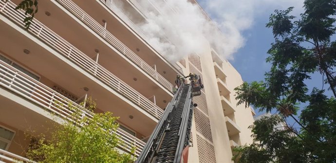 Los bomberos, durante el simulacro.