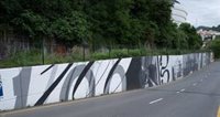 El barrio de Olabeaga en Bilbao luce un mural de más de 100 metros que conmemora el centenario de la BOS